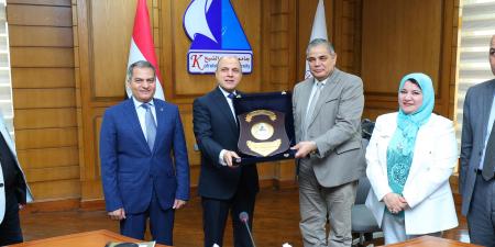 عبد المعطى يستعرض المشروعات التنموية على مجلس جامعة كفر الشيخ