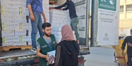 مركز الملك سلمان للإغاثة يوزّع (2.677) كرتون تمر في محافظة ريف دمشق