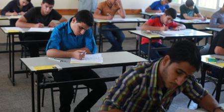 طلاب الثانوية العامة نظام قديم يبدأون امتحان اللغة الأجنبية الثانية