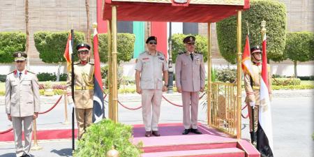 الفريق أحمد خليفة رئيس الأركان يلتقى رئيس أركان القوات البرية بالجيش الليبى