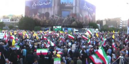 طهران تحتفل بالنصر.. حشود جماهيرية تجدد الولاء وتؤكد فشل العدوان الإسرائيلي