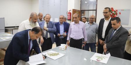رئيس جامعة جنوب الوادي يتفقد مركز خدمات ذوي الإعاقة بكلية العلوم