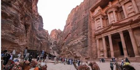 الحكومة تتحمّل فوائد قروض جديدة لدعم مكاتب السياحة والفنادق دون فئة الـ5 نجوم