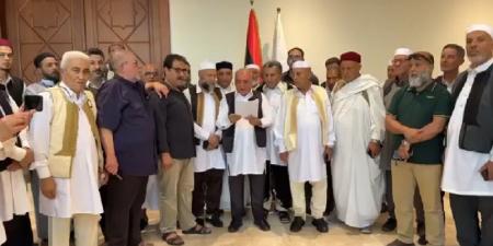 ليبيا.. أعيان مصراتة وطرابلس يدعون لحل التشكيلات المسلحة وإنهاء الانقسام