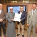 محافظ أسيوط يكرم مدير العلاقات العامة بالمنطقة الأزهرية