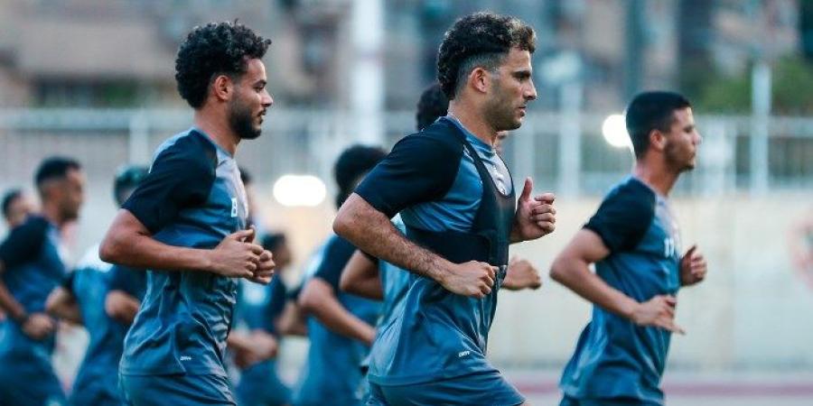 تدريبات بدنية للاعبي الزمالك في معسكر برج العرب