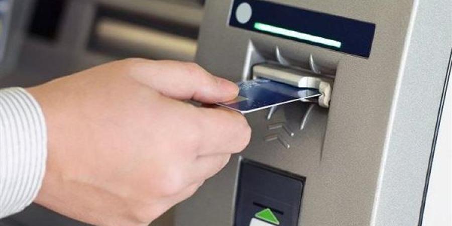 لو ماكينة الـATM سحبت الفيزا تعمل إيه؟