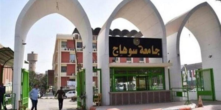 وفد مجلس الجامعات يتفقد الموقع الإنشائي لمقر جامعة سوهاج الأهلية