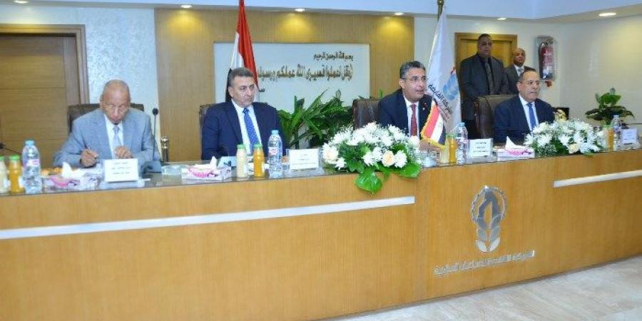 وزير التموين يتابع خطط تطوير المنافذ الإستهلاكية لـ "القابضة للصناعات الغذائية"