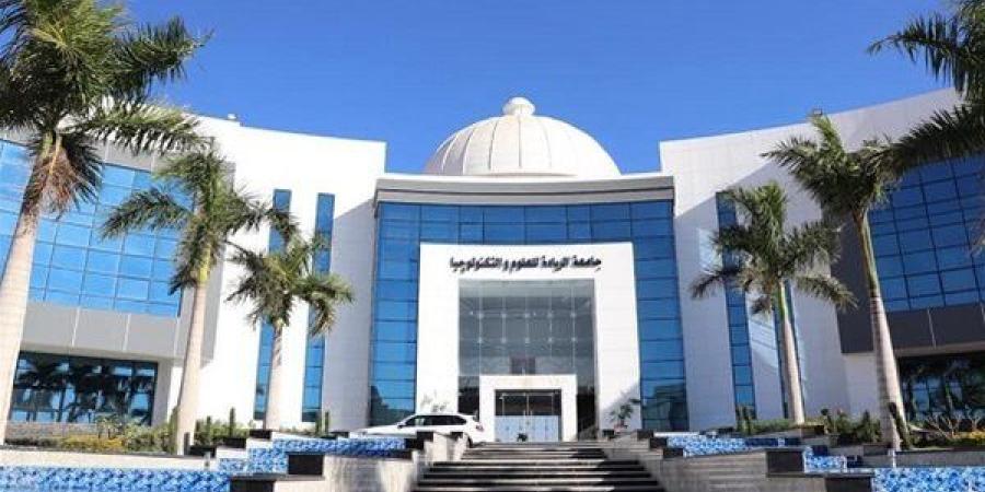 جامعة الريادة للعلوم والتكنولوجيا تستقبل اللجنة الخماسية الخاصة ببدء الدراسة في عدد من الكليات