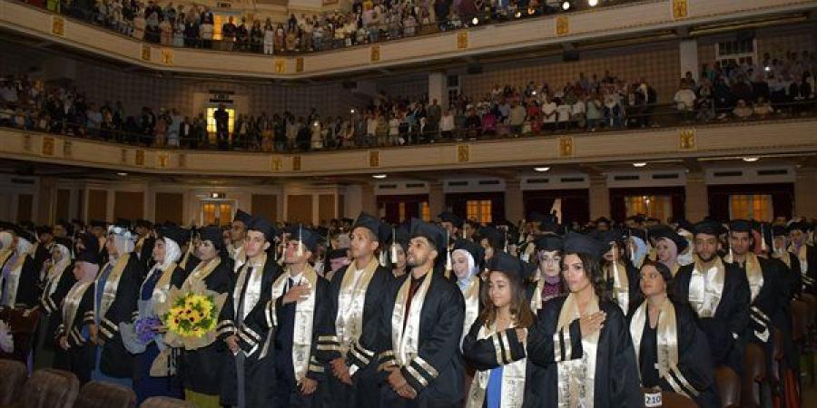 جامعة القاهرة تحتفل بتخريج دفعة جديدة في الطب البيطري