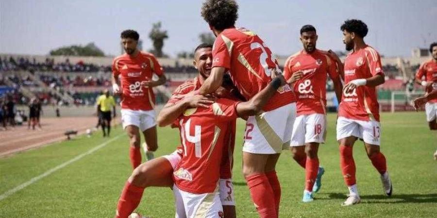 مالوش بديل في أفريقيا.. إعلامي يتغزل في نجم الأهلي