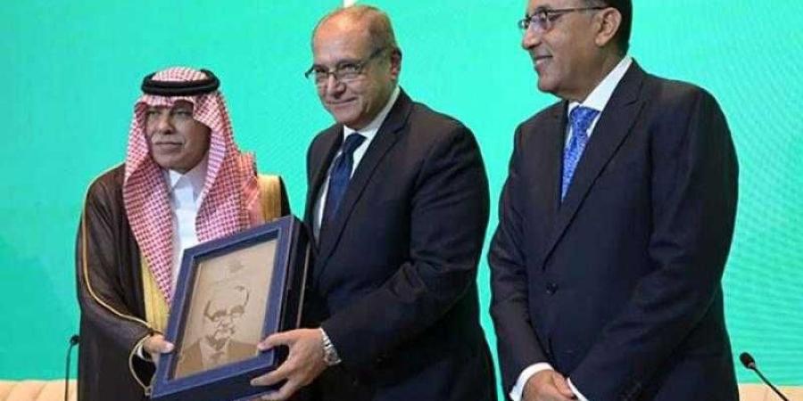 تكريم عدد من الوزراء والشخصيات البارزة من مصر والسعودية