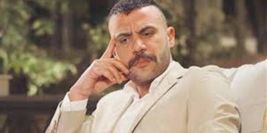 محمد إمام يتعاقد على بطولة فيلم صقر وكناريا