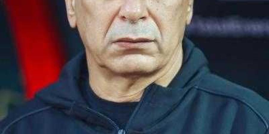 رئيس الزمالك السابق يُهاجم حسام حسن بسبب أزمة حجازي