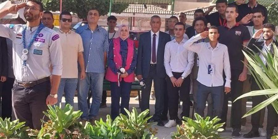 نائب رئيس جامعة بنها للدراسات العليا والبحوث تتفقد كليتي الآداب والتجارة