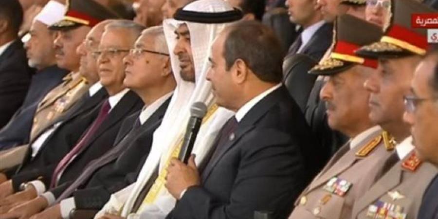 السيسي لمحمد بن زايد خلال تخريج دفعة جديدة من الكليات العسكرية: وجودك شرف لينا (شاهد)