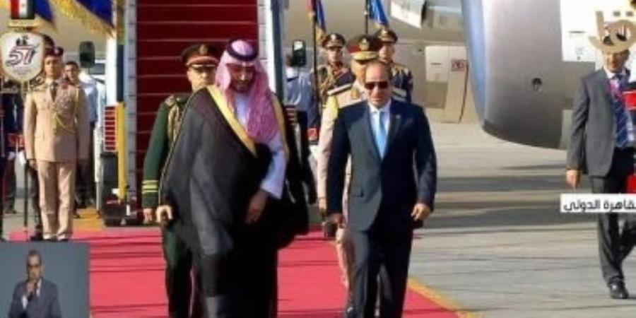 الرئيس السيسي يستقبل ولي العهد السعودي الأمير محمد بن سلمان بمطار القاهرة