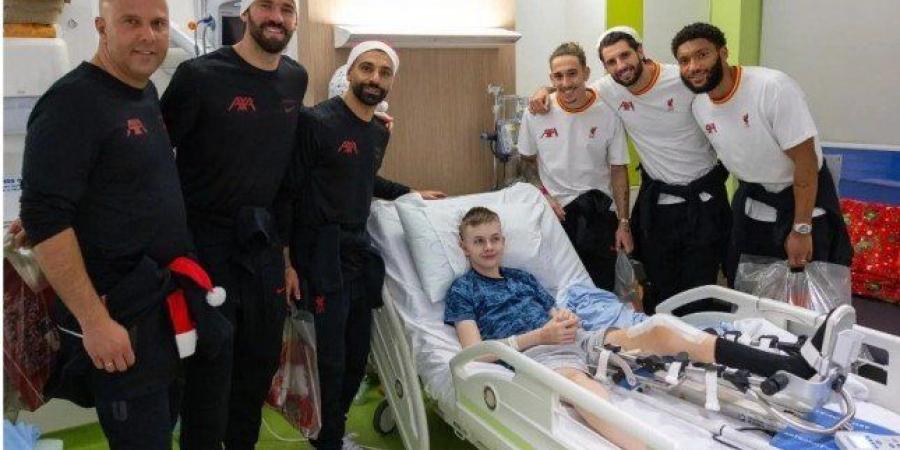 لفتة إنسانية من محمد صلاح مع أطفال مرضي السرطان