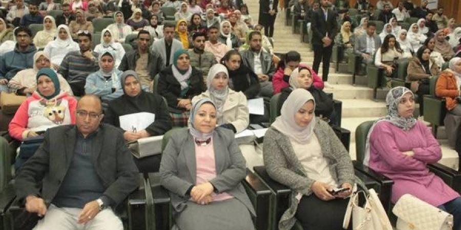 جامعة أسيوط تنظم فعالية "الفيروسات المنقولة بالدم: النظرة الطبية والمجتمعية"