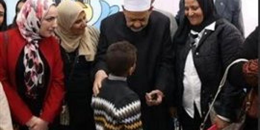 شيخ الأزهر يفتتح معهد «محمد عطيتو» بالأقصر .. ويشارك التلاميذ فرحتهم