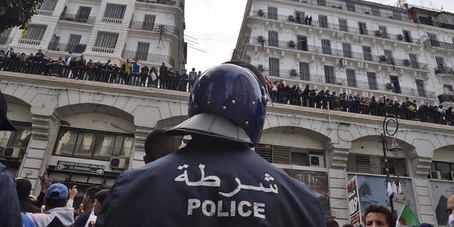 رصيف الصحافة: النظام الجزائري يعتقل نشطاء من حملة "مانيش راضي"