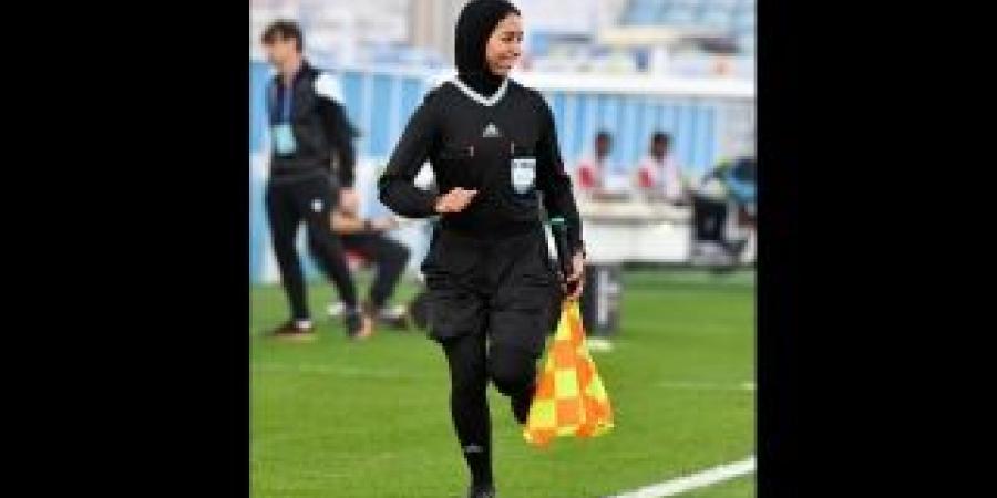 من هي الحكمة الإماراتية أمل جمال؟.. شاركت بإدارة مباراة بني ياس والوصل