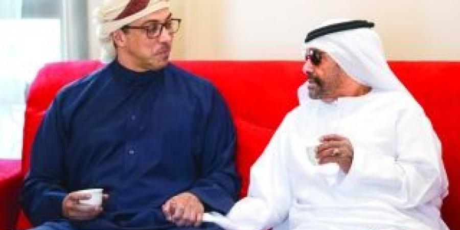 منصور بن زايد يعزي حميد حمد دلموك الظاهري في وفاة زوجته