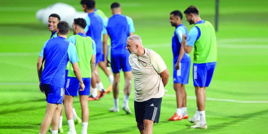 «الأبيض» كامل العدد استعداداً لأوزبكستان