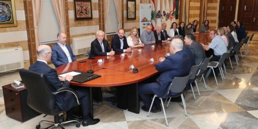 الحجار اجتمع مع المحافظين والقائمقامين مثنيًا على الجهود المبذولة لإنجاح الاستحقاق الانتخابي