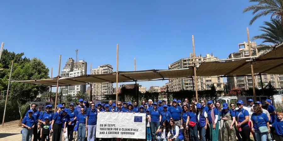 بالصور.. سفيرة الاتحاد الاوروبي تنظم يوما لتنظيف مياه النيل
