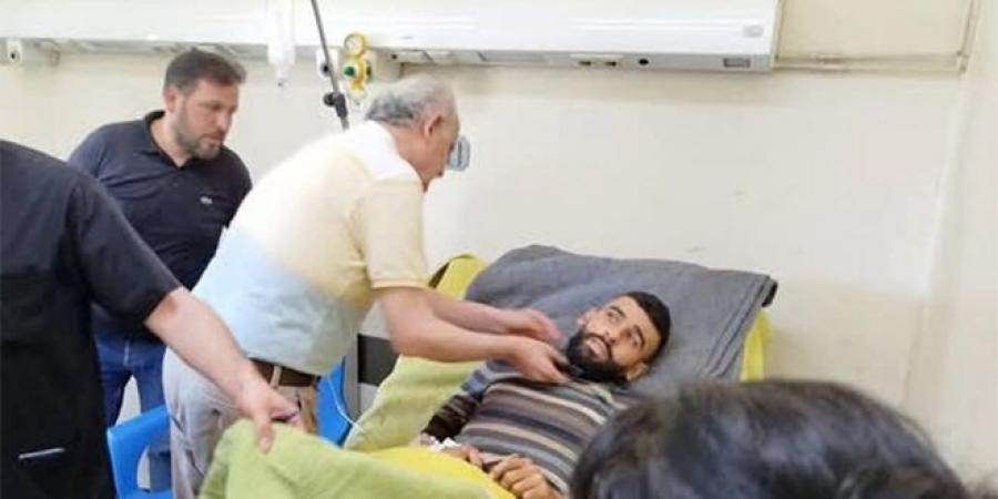 مدير صحة اللاذقية يطمئن على جرحى الغارة الإسرائيلية على ريف جبلة