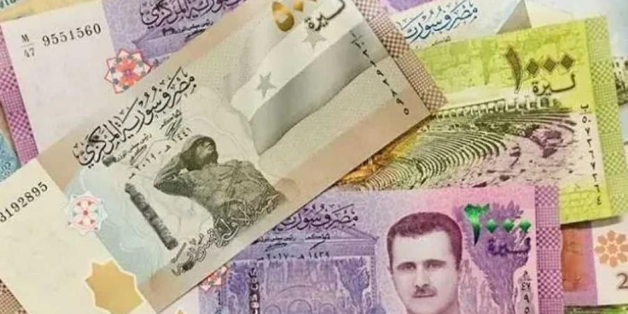 سعر الليرة السورية يصدم الأسواق.. استقرار مفاجئ وسط أزمات سياسية واقتصادية متفاقمة