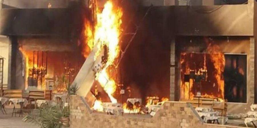 اندلاع حريق داخل مول شهير في الشروق.. والدفع بسيارات الإطفاء