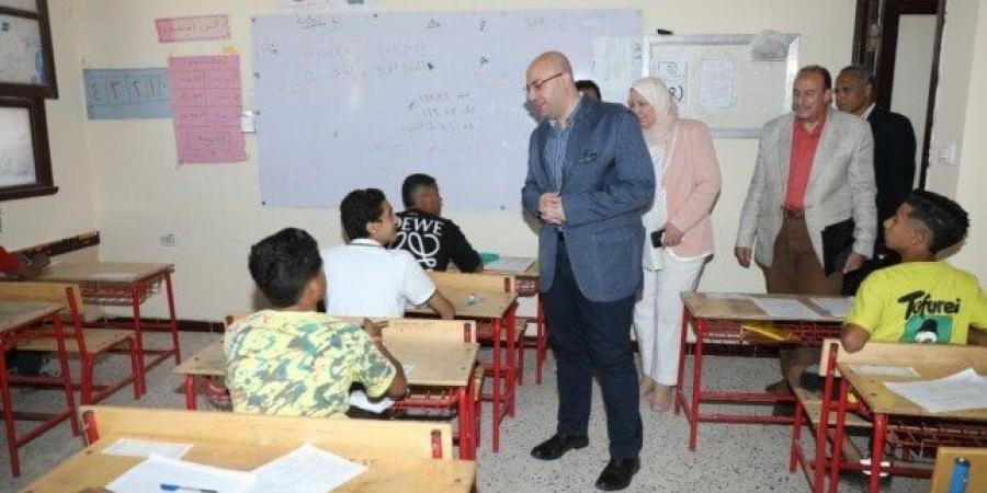 انتظام وتجهيزات كاملة.. محافظ بني سويف يتابع سير امتحانات الشهادة الإعدادية