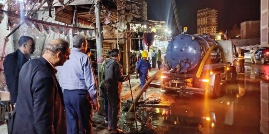 محافظ الغربية يتابع عمليات شفط مياه الأمطار بالمحلة ويوجه