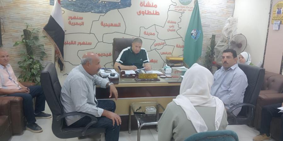 نائب محافظ الفيوم .. يعقد لقاءً لخدمة المواطنين بمدينة أبشواي
