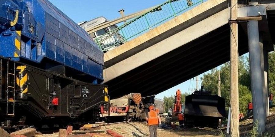 روسيا:الجسر الذي انهار لحظة مرور قطار ركاب تعرض لتفجير
