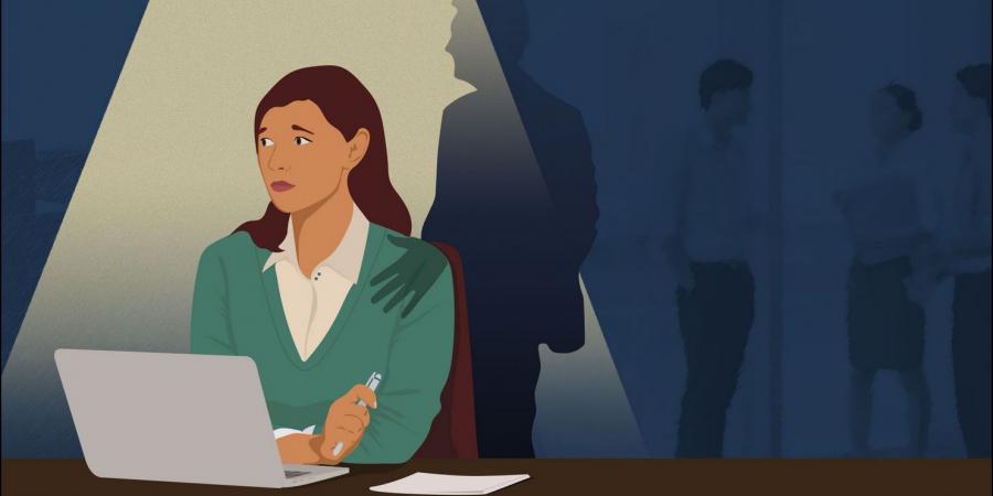 هل ملابس المرأة سببًا في التحرش بها؟ طالع إجابات المصريين