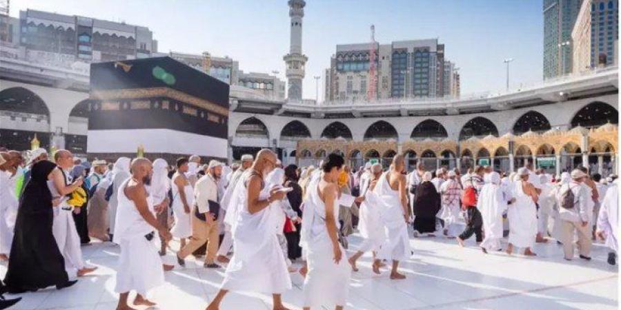 توافد الحجاج على المسجد الحرام لأداء طواف القدوم
