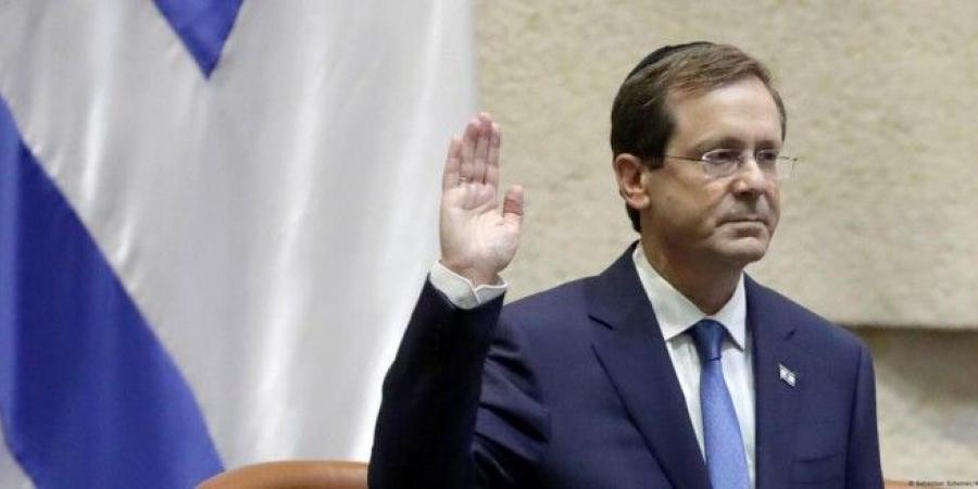 الرئيس الإسرائيلي: مستاء من أعمال تخريب طاولت مؤسسات يهودية في باريس