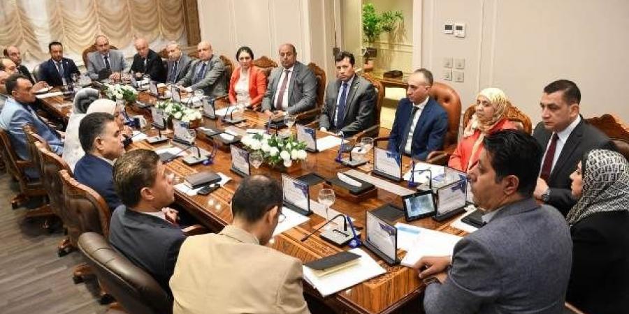 وزير الشباب يبحث مع قيادات الوزارة خطة العمل خلال الفترة المقبلة