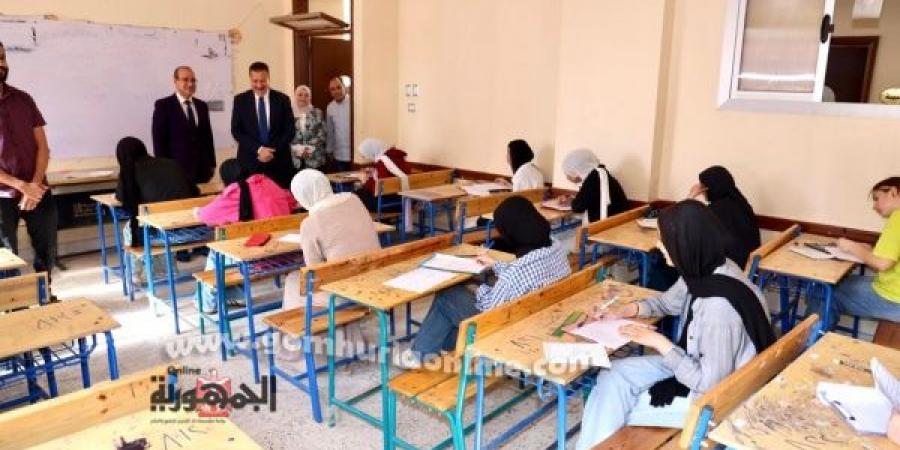 محافظ المنوفية يتفقد لجان امتحانات الشهادة الإعدادية