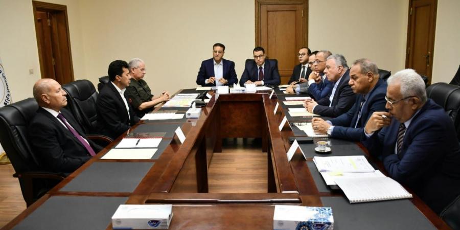 وزير الشباب يبحث الفرص الاستثمارية لاستاد القاهرة