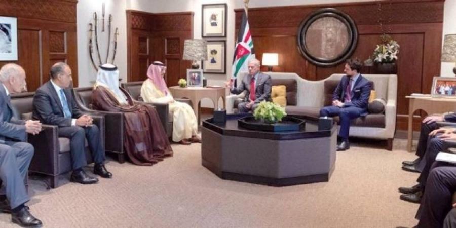 ملك الأردن يستعرض جهود إنهاء الحرب مع اللجنة الوزارية