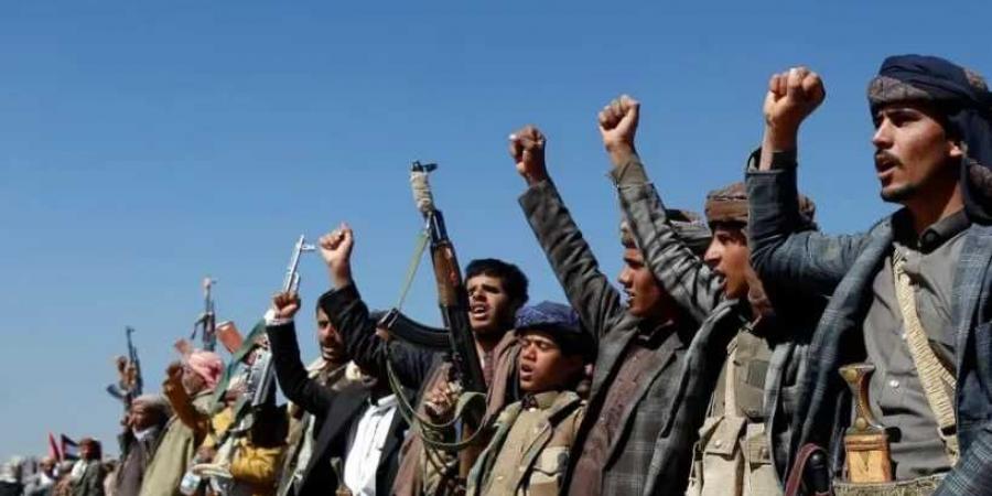محلل: الحوثيون محاصرون بثلاثة سيناريوهات.. بينها ضرب مطارات وموانئ الشرعية وهدم المعبد فوق الجميع