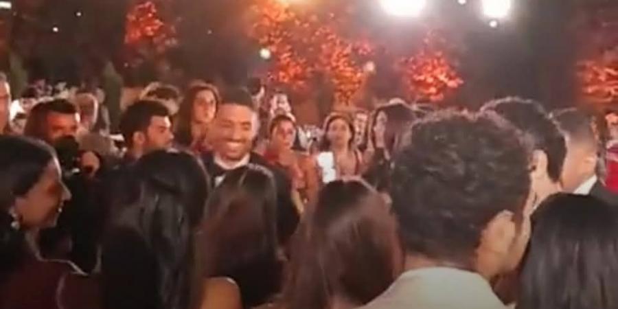 قبل السفر لمونديال الأندية .. طاهر محمد طاهر نجم الأهلى يحتفل بزفافه