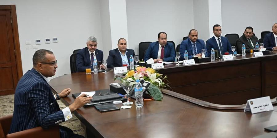محافظ جنوب سيناءيترأس اجتماعًا لمشروع منظومة كاميرات الرصدالمرئى