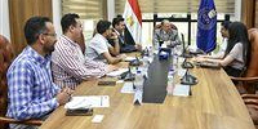 رئيس هيئة الدواء المصرية يعقد اجتماعًا مع ممثلي شركة باي لحلول الأعمال