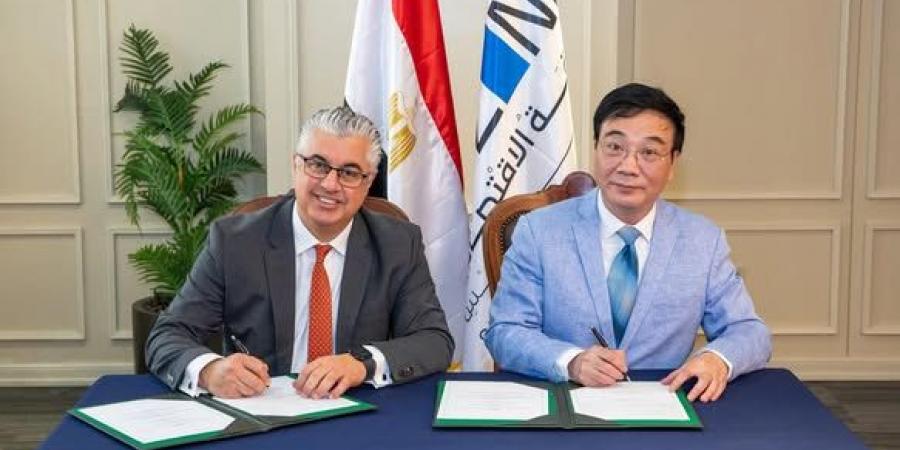 باستثمارات 20 مليون دولار..توقيع عقد مصنع حقائب سفر صينية بالقنطرة غرب